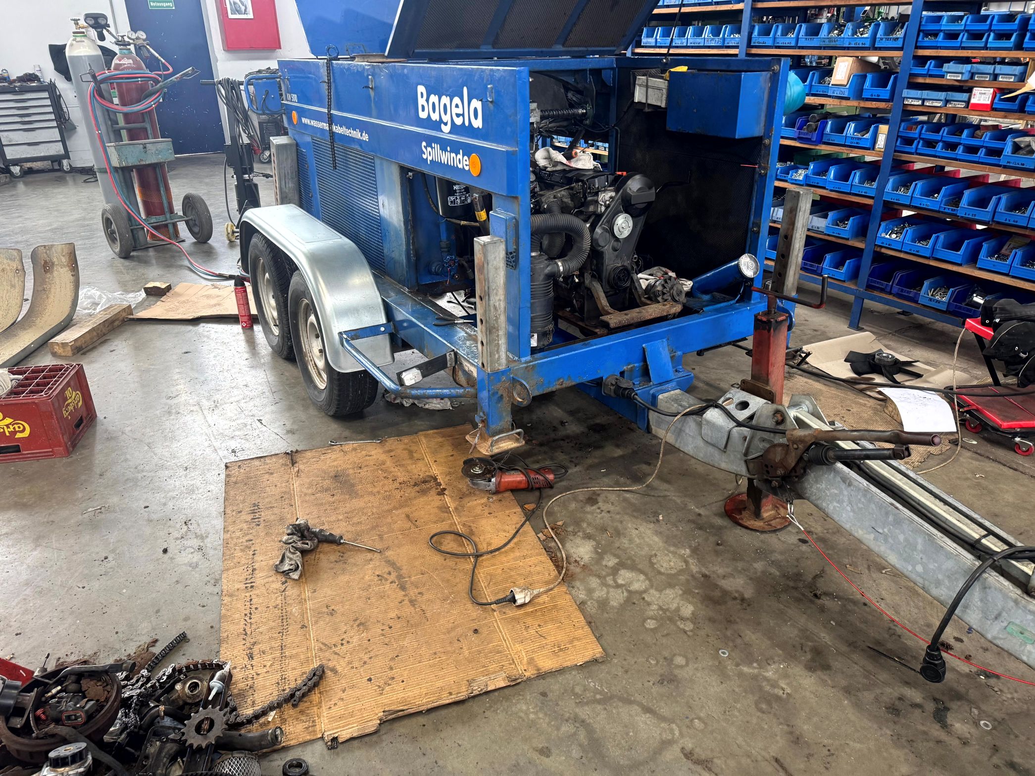 Trailer repair service workshop