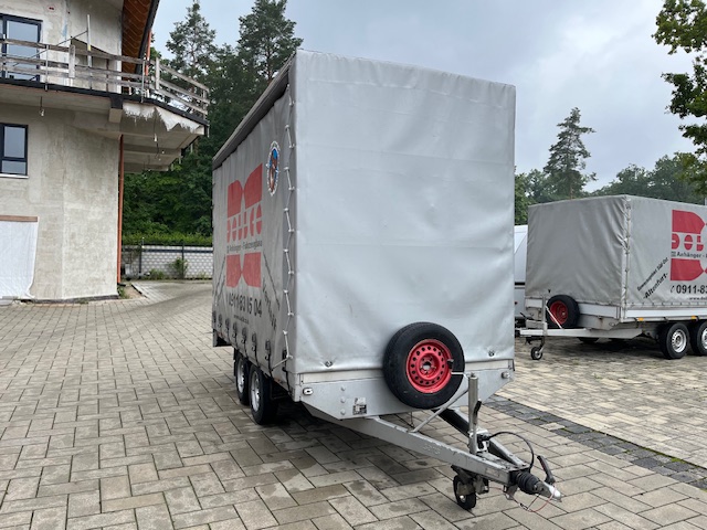 flatbed trailer with tarpaulin cover