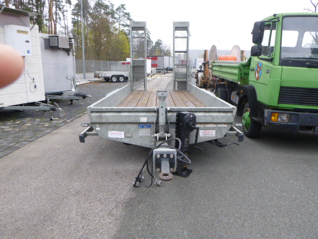 low loader truck trailer construction equipment